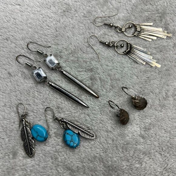 Vintage Jewelry - Vintage 4 Pairs of Silver Tone Earrings: Small Dangles, Feathers, Dream Catcher